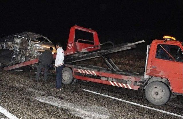 Düğün Yolunda Feci Kaza: 4 Yaralı 1