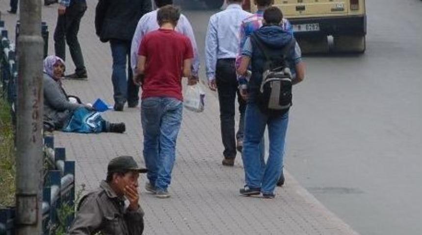 Dilenciler Hastane Yolunu Mesken Tuttu