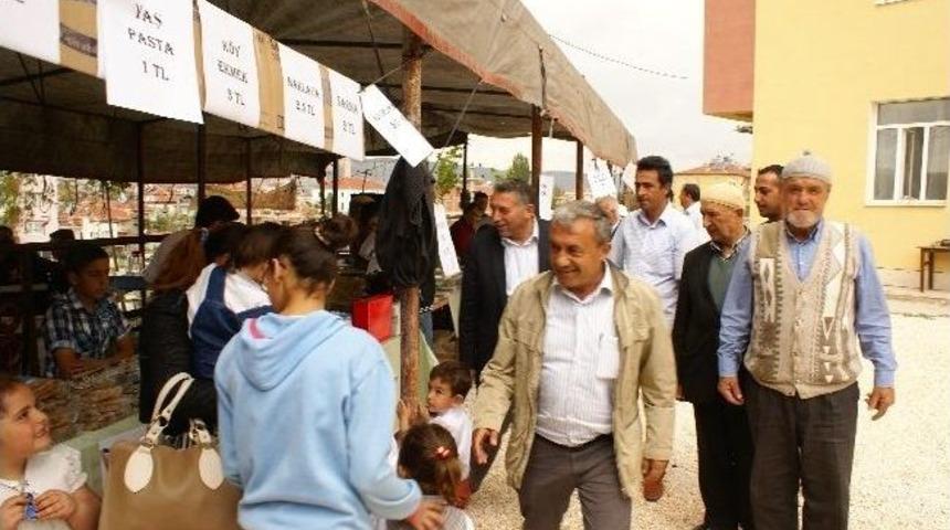 Seyitgazi'de &Ouml;ğrenci Yurdu Yararına Kermes