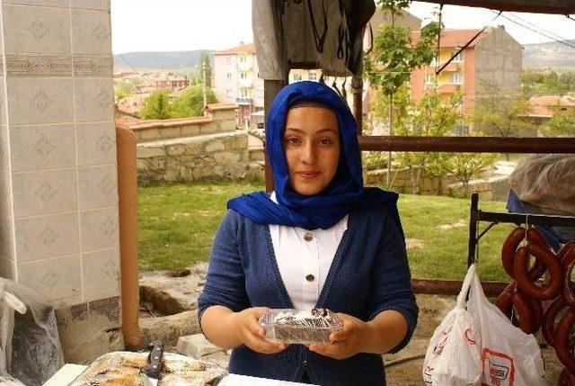 Seyitgazi'de Öğrenci Yurdu Yararına Kermes