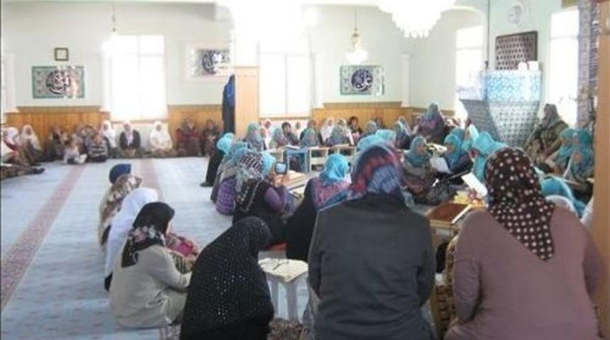 Bardak&ccedil;ı Kur'an Kursu &Ouml;ğrencileri Hatim Duası Yaptı