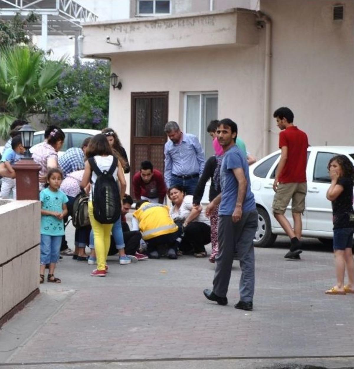 (&ouml;zel Haber) 7. Kattan Aşağıya D&uuml;şen &Ccedil;ocuk Yaralandı