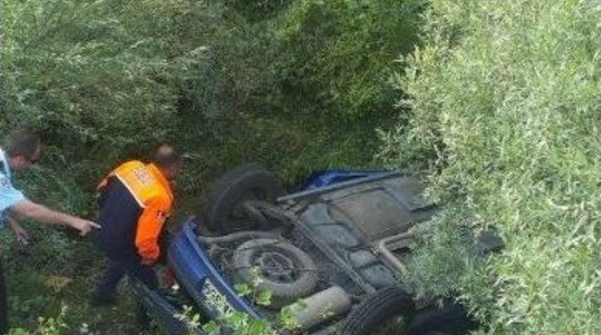 Otomobil Şarampole Yuvarlandı: 1 Yaralı