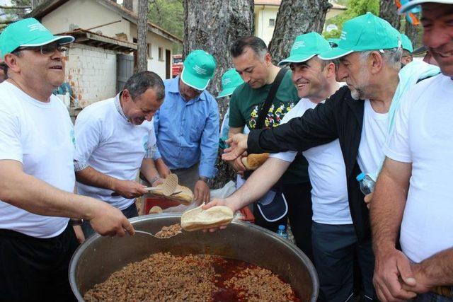 Beyşehir'de Kamu Çalışanları Ve Aileleri Doğayla Buluştu