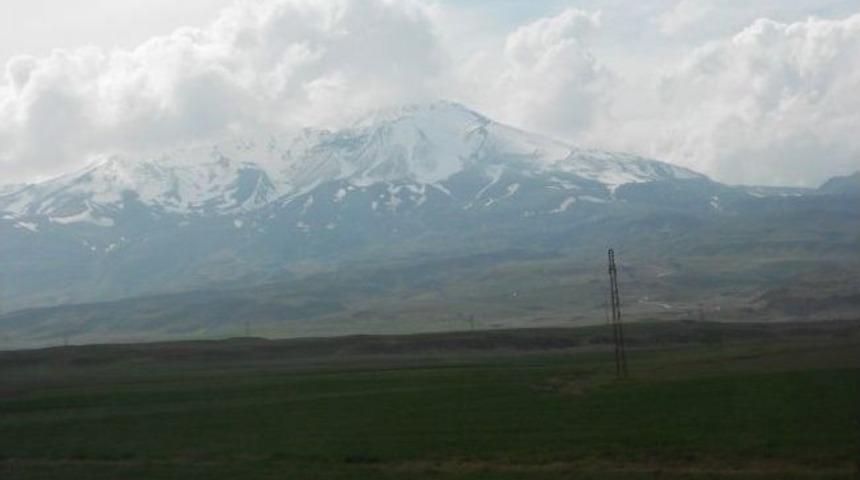 S&uuml;phan Dağı&rsquo;na Kar Yağdı