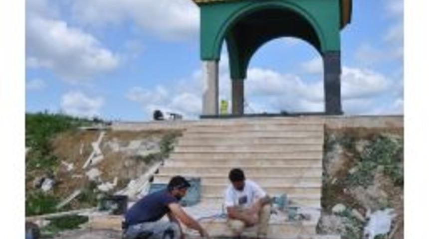 İzmit Belediyesi T&uuml;rbeleri Onarıyor