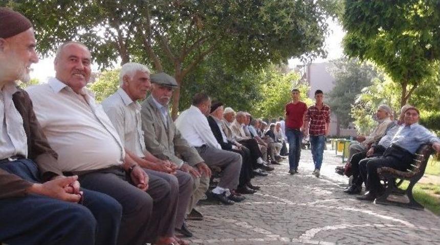 Eski K&ouml;y Sohbetleri Şehir Merkezindeki Parklarda Devam Ediyor