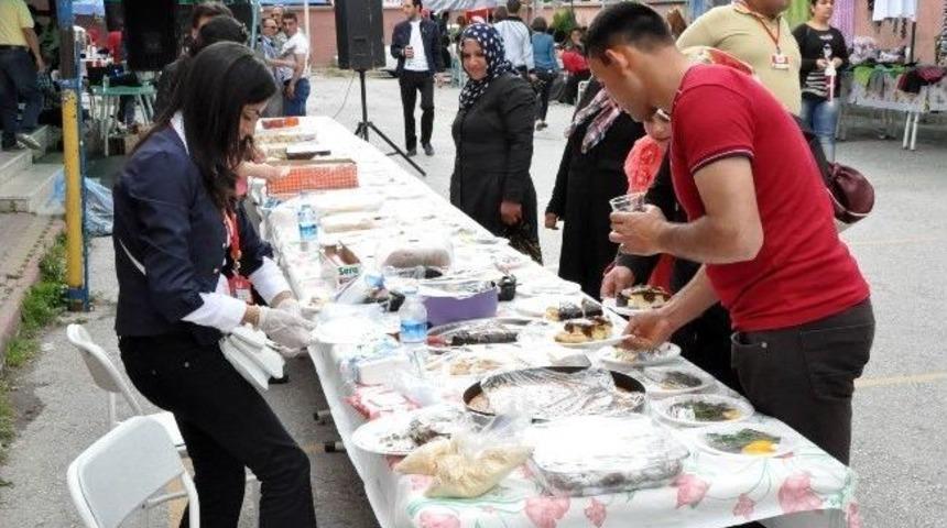 Engellilerin Yaptığı Takılar Kermeste