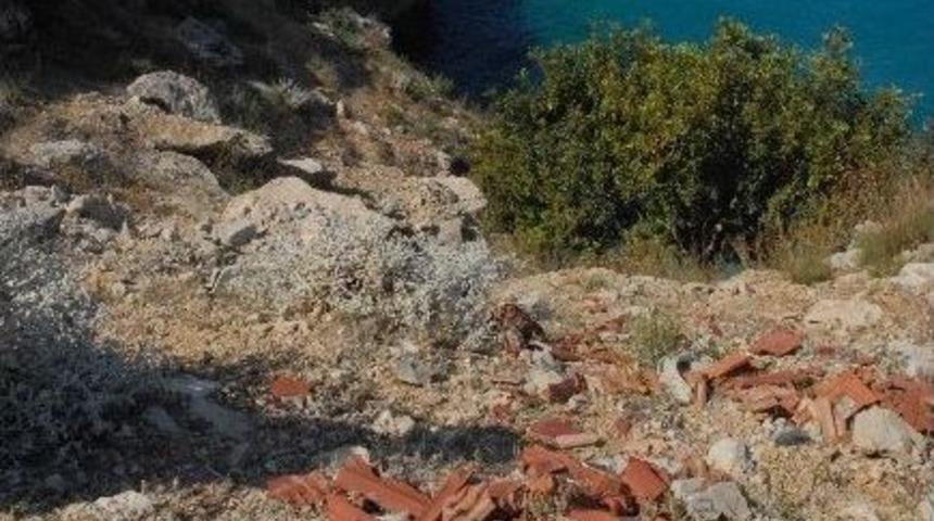 Fethiye'de U&ccedil;urumdan Yuvarlanan Otomobil Denize D&uuml;şt&uuml;: 1 &Ouml;l&uuml;