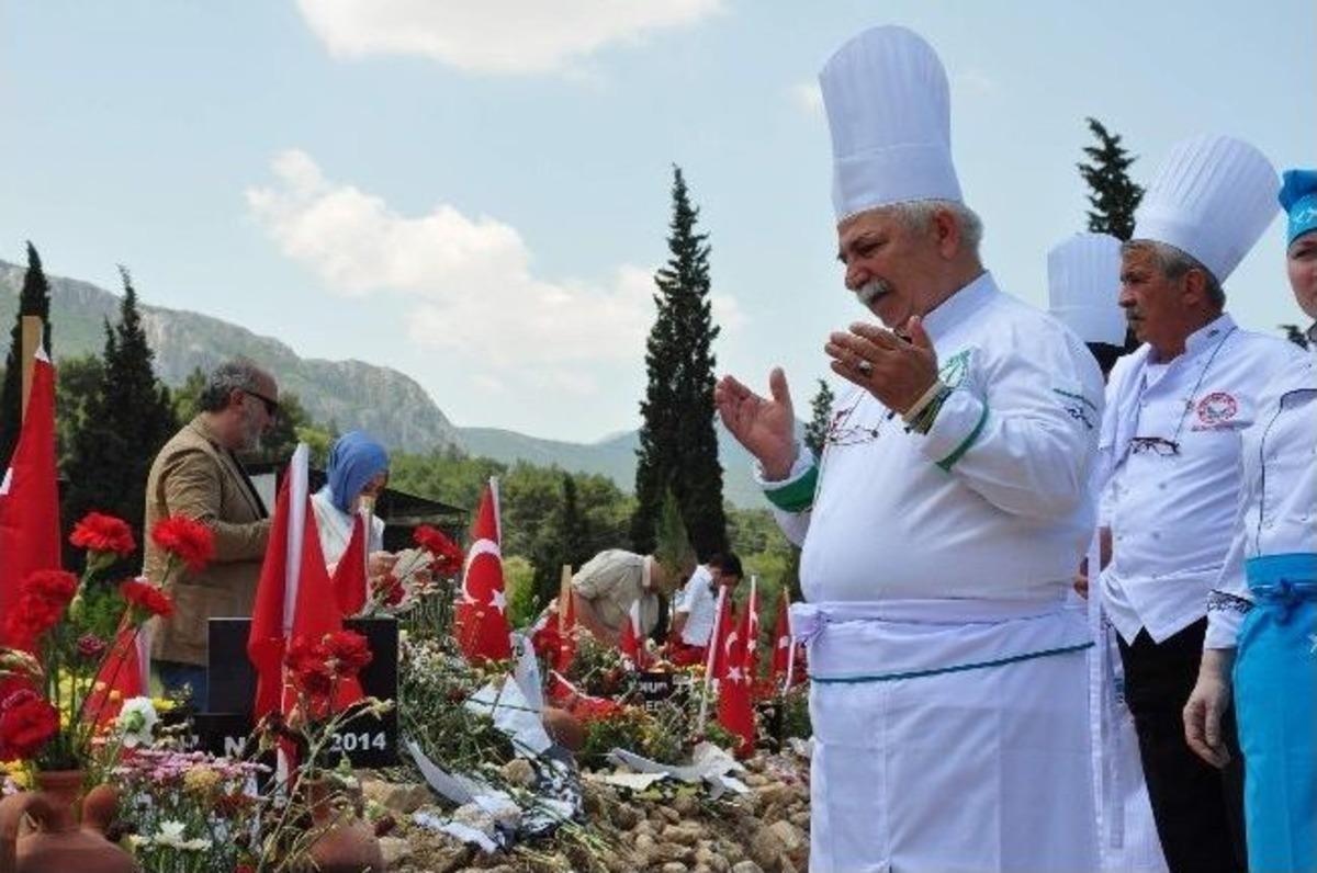 İstanbullu Şefler Soma&rsquo;da Helva Dağıttı