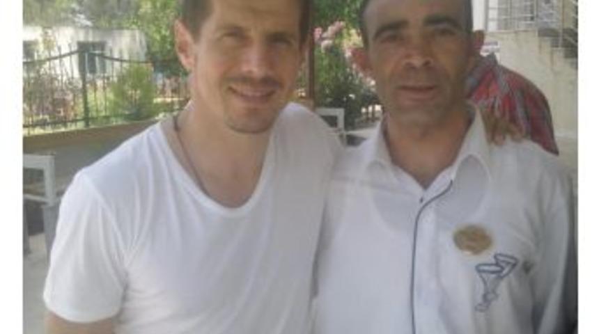 Emre Bel&ouml;zoğlu, Sezonun Yorgunluğunu Marmaris'te Attı