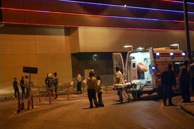 Avm&rsquo;nin Terasına &Ccedil;ıkan Ve İntihar Etmek İsteyen Şahıs G&uuml;&ccedil;l&uuml;kle İkna Edildi 1