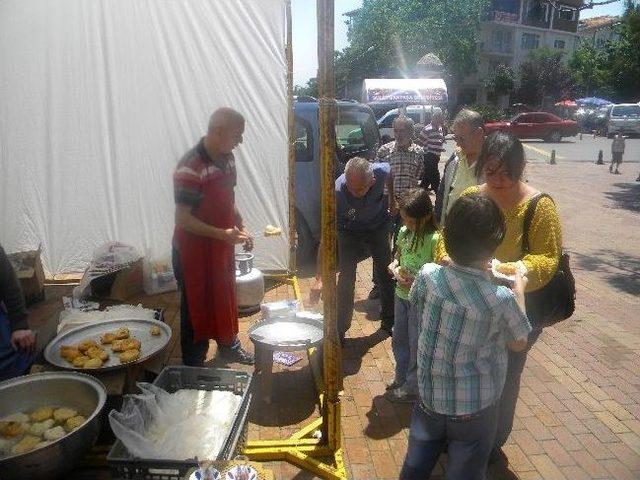 Süleymanpaşa Belediyesi Miraç Kandili Dolayısıyla Lokma Dağıttı