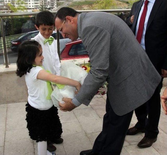 Adalet Bakanı Bekir Bozdağ, Yozgat’ta Hami-yet Annelerine Sertifikalarını Verdi