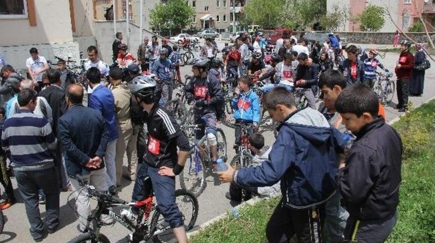 Erzurum&rsquo;da Bisiklet Halk Yarışı D&uuml;zenlendi