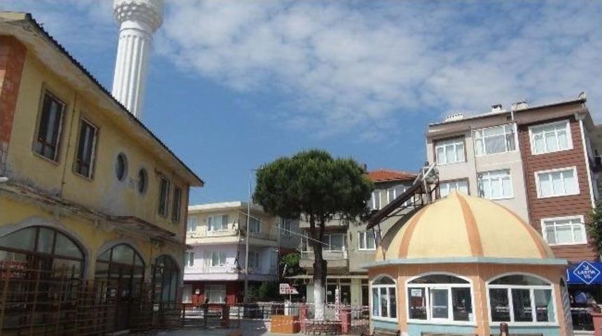 Depremin Vurduğu Cami İbadete Kapatıldı