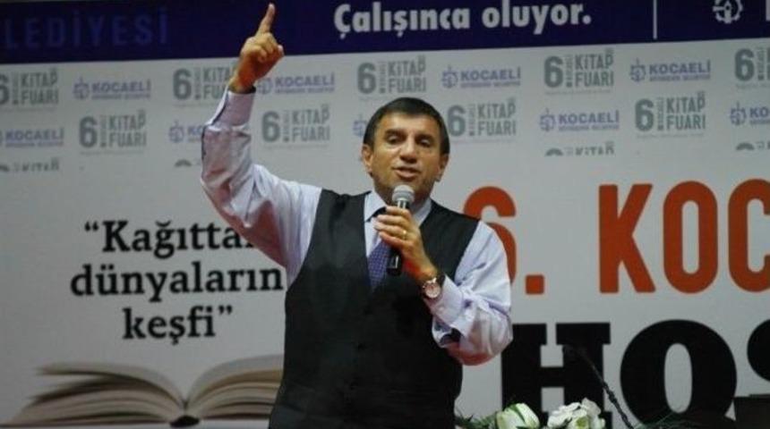Yazar Ve Televizyon Programcısı &Uuml;st&uuml;n D&ouml;kmen: ''okumak İ&ccedil;in İki Eli Bir Araya Gelmeyen Milletin İki Yakası Bir Araya Gelmez''