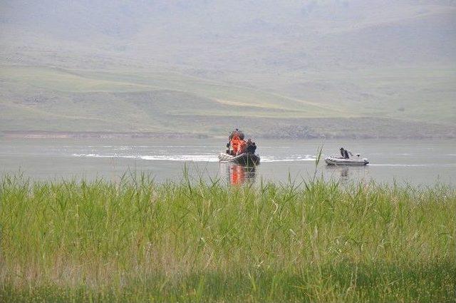 Kapulukaya Göletinde Balıkçı Botu Alabora Oldu