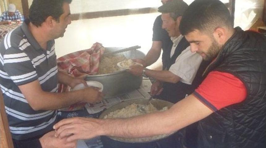 Bilecik&rsquo;te Cami Cemaatinden Hıdrellez Pilavı