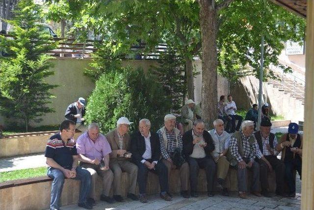 Kandil Dolayısıyla Çeşmelerden Şerbet Aktı