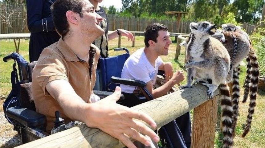 Doğal Yaşam Parkı'nda Mutluluğun Fotoğrafı