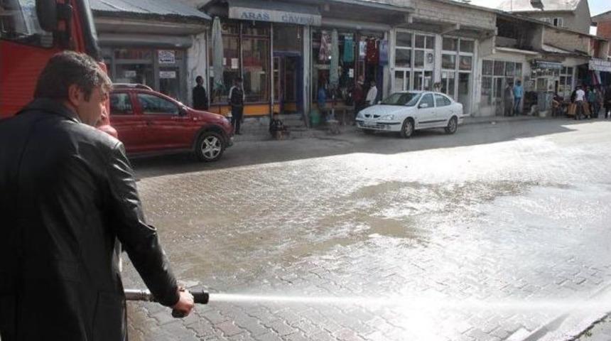 Tutak&rsquo;ta Caddeler Yıkandı