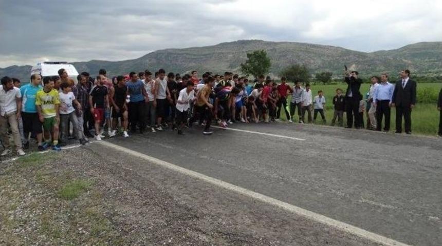 Bahar Şenlikleri Kapsamında Halk Koşusu D&uuml;zenlendi