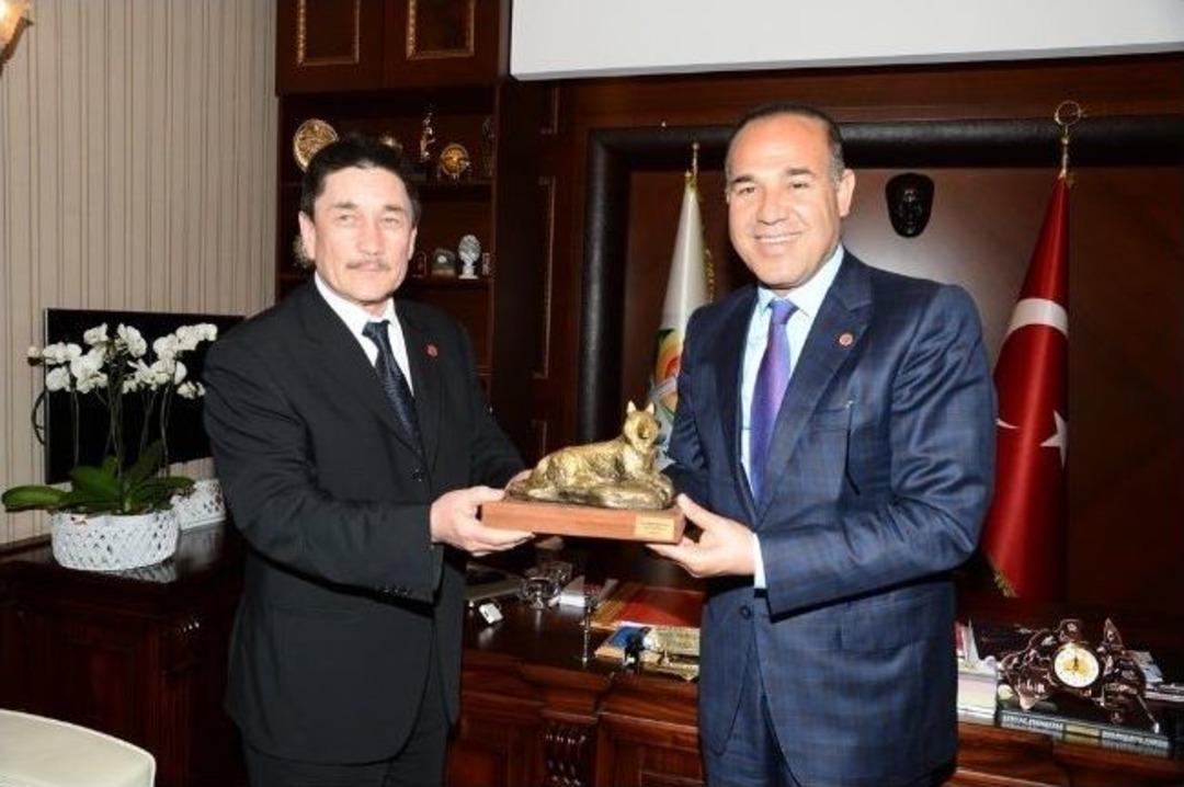 &Ouml;zbekistan B&uuml;y&uuml;kle&ccedil;isi Kadirov&rsquo;dan S&ouml;zl&uuml;&rsquo;ye Ziyaret