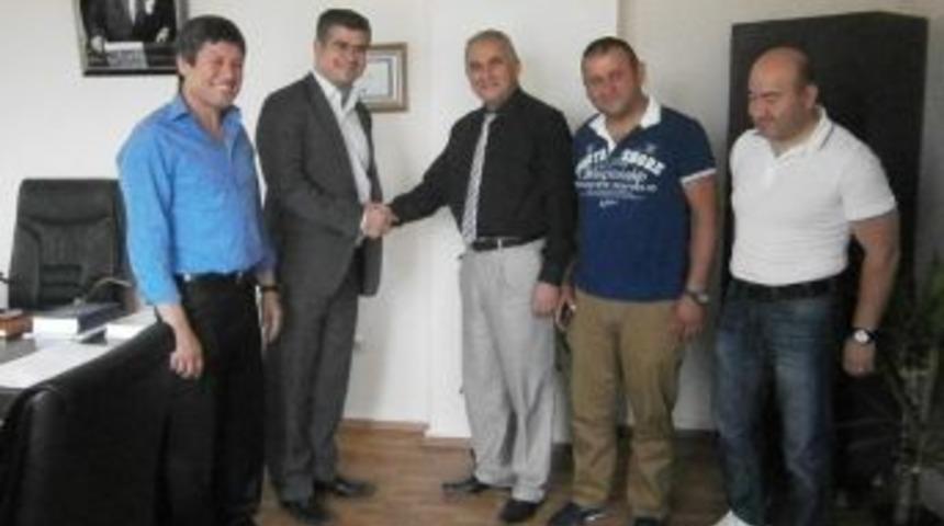 Fotoğraf&ccedil;ı Kırtasiye Ve Kitap&ccedil;ılar Odası&rsquo;ndan Ecemiş&rsquo;e Ziyaret