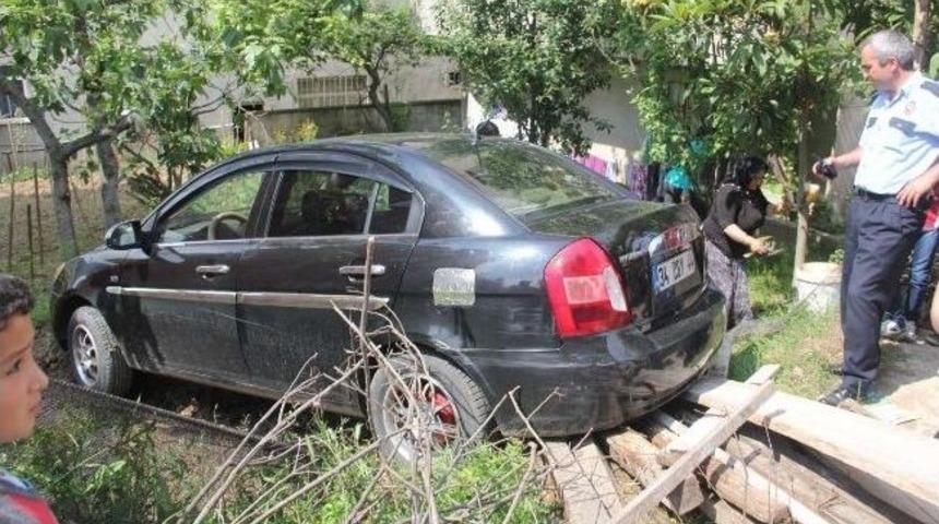 Şof&ouml;rs&uuml;z Ara&ccedil; Faciaya Neden Oluyordu: 3 Yaralı