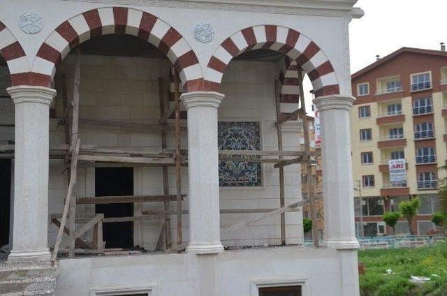 Tosya Osmanlı Camii Kandil Akşamına Boynu Bükük Giriyor