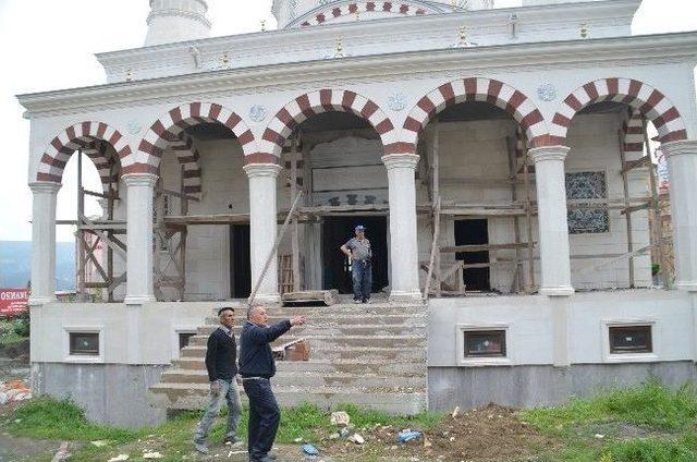 Tosya Osmanlı Camii Kandil Akşamına Boynu Bükük Giriyor