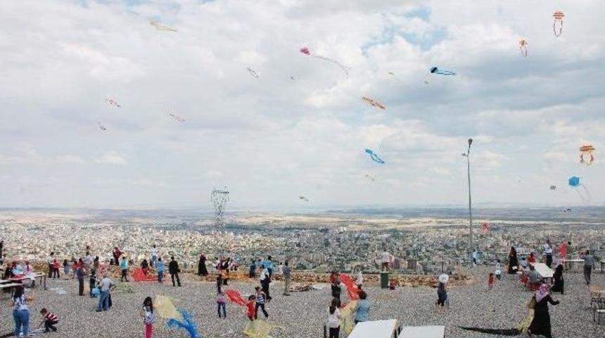 Adıyaman’da Maden Şehitleri İçin 301 Uçurtma Uçuruldu