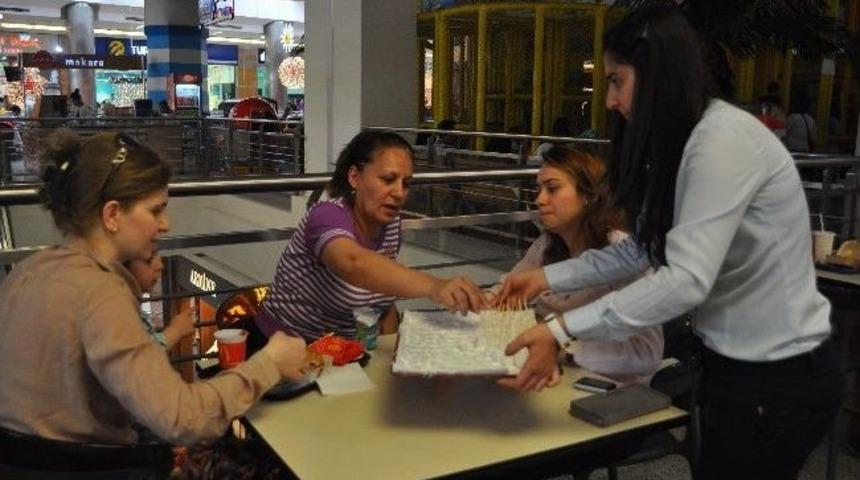 Ninova Park'tan M&uuml;şterilerine Kandil Lokumu Ve Simit İkramı