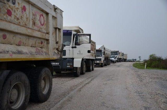 (özel Haber) Çay Taştı Karayolu Trafiğe Kapandı