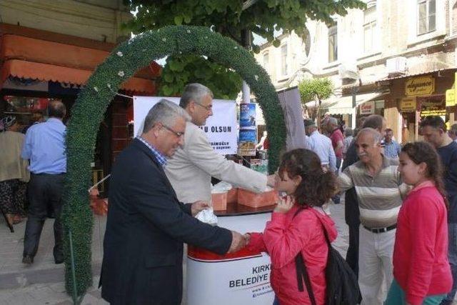 Kırklareli Belediyesi Vatandaşlara Kandil Simidi Dağıttı