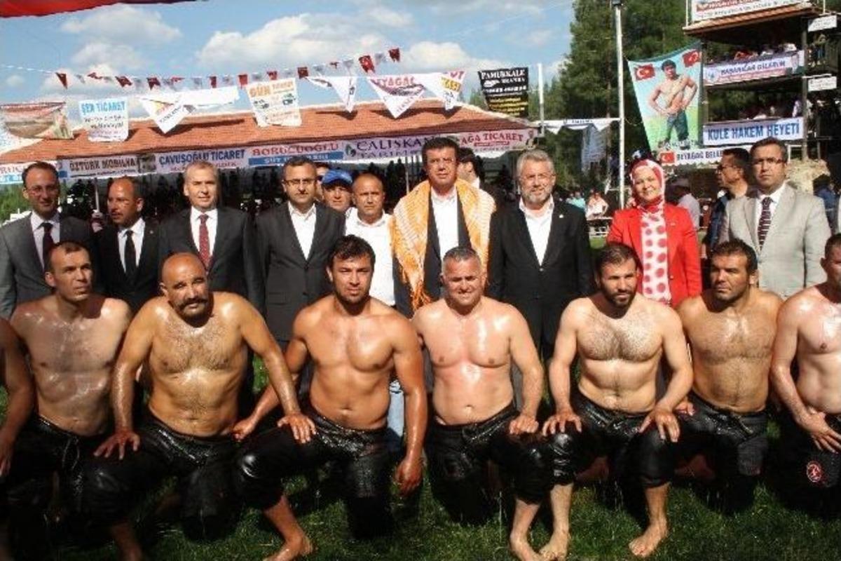 T&uuml;rk Bayrağı Altında G&uuml;reştiler