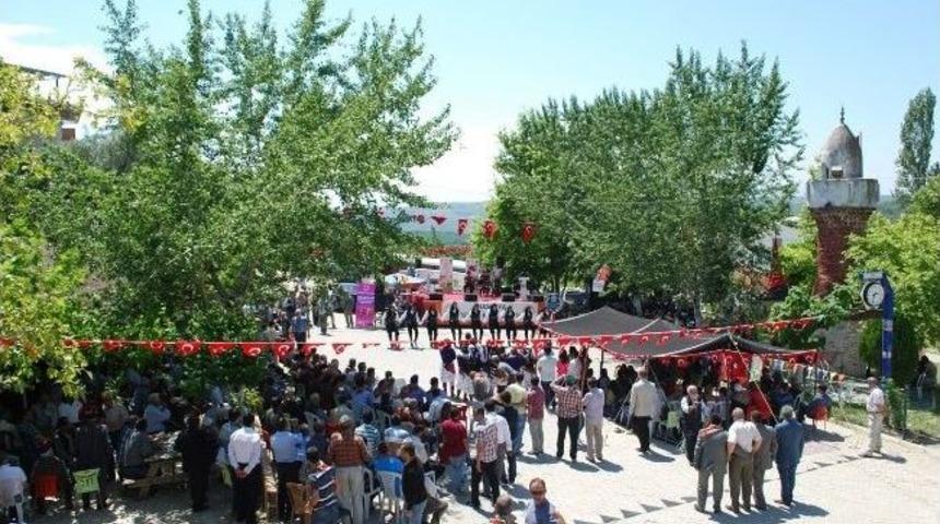 6. Y&ouml;r&uuml;k Şenlikleri Renkli G&ouml;r&uuml;nt&uuml;lere Sahne Oldu