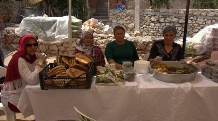 Kaş Belediyesi Soma'ya Yardım İ&ccedil;in Kermes D&uuml;zenledi