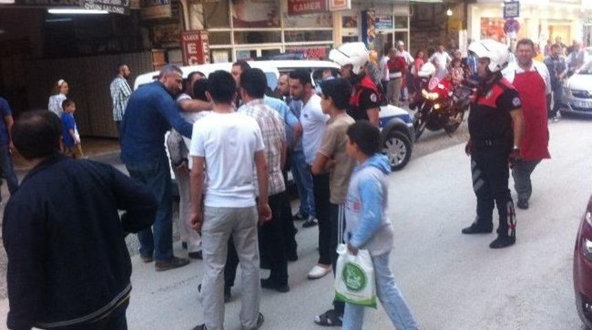 Adapazarı&rsquo;nda D&ouml;ner Bı&ccedil;aklı Kavga