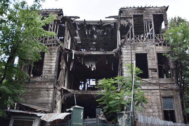 Tarihi konak &ccedil;&ouml;kmek &uuml;zere, &ccedil;evre sakinleri endişeli 3