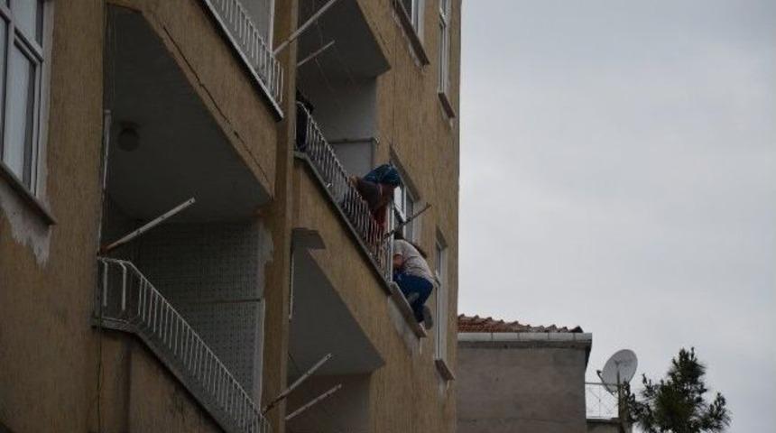 15 Yaşındaki Gen&ccedil; Kızın İntiharını Polis &Ouml;nledi