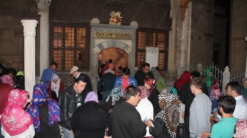 Mira&ccedil; Kandili&rsquo;nde Halk Mevlana'ya Akın Eti