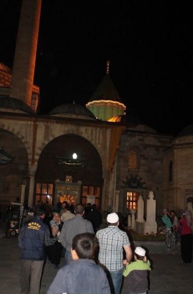 Mira&ccedil; Kandili&rsquo;nde Halk Mevlana ya Akın Eti 3