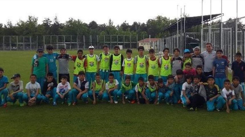 Yozgat Yıldız Futbolcu Eğitim Merkezi &Ouml;ğrencileri Kayseri&rsquo;ye Gitti