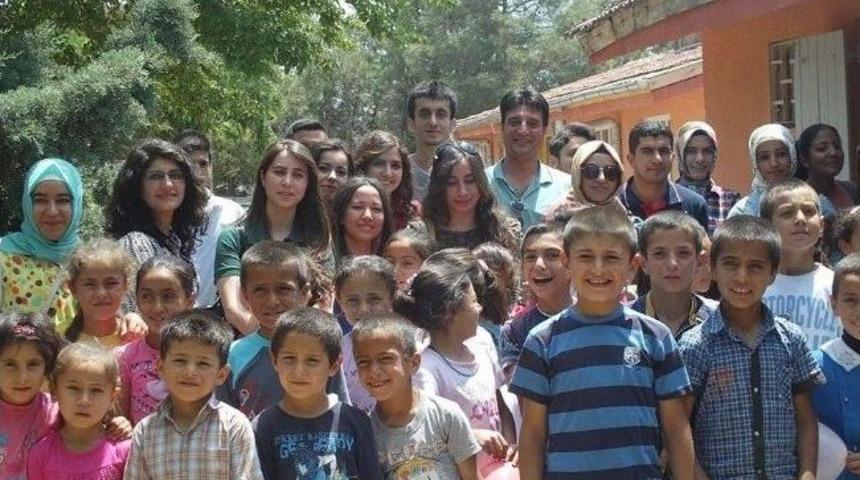 Yeni Bir D&uuml;nya Topluluğu'ndan G&ouml;zkaya K&ouml;y&uuml; İlkokulu'na Kırtasiye Yardımı &rlm;