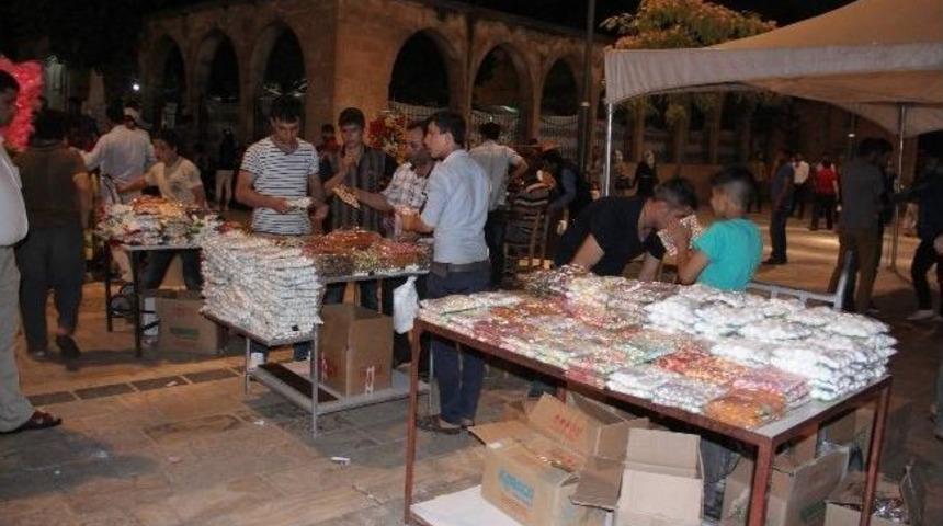 Kandil, Seyyar Satıcıların Y&uuml;z&uuml;n&uuml; G&uuml;ld&uuml;rd&uuml;