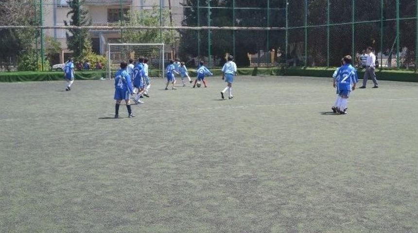 Şampiyon Rafet Üçelli İlkokulu Oldu