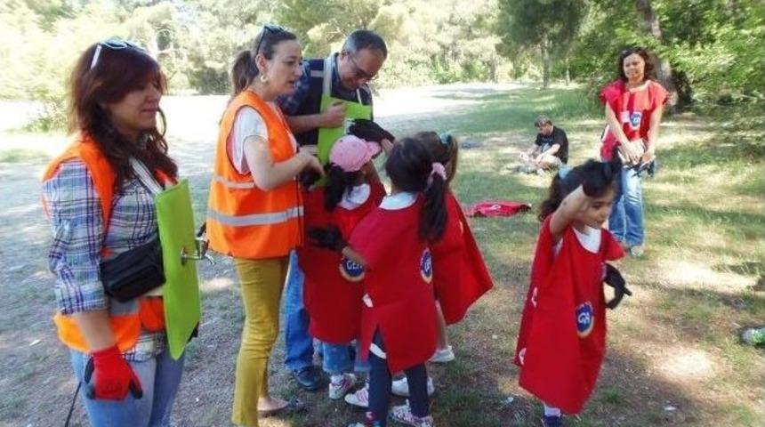 Minik &Ccedil;evrecilerle &Ccedil;evre Temizliği