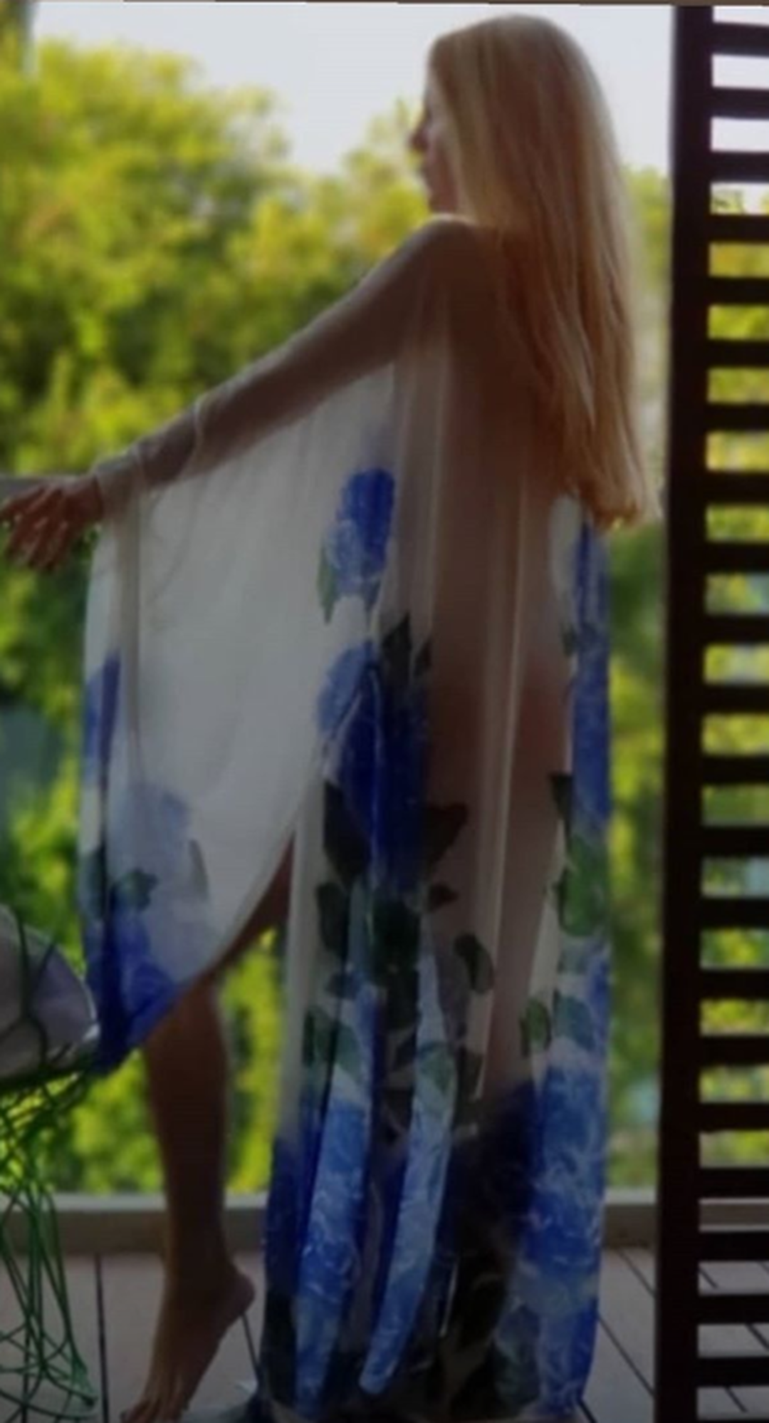 G&uuml;lşah Sara&ccedil;oğlu transparan sabahlığıyla poz verdi